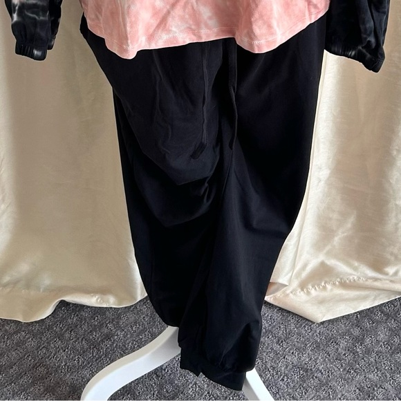 NWT AnyBody Cozy Knit Tie-Dye Top and Jogger Set Black/Blush size Medium Petite - Picture 9 of 15